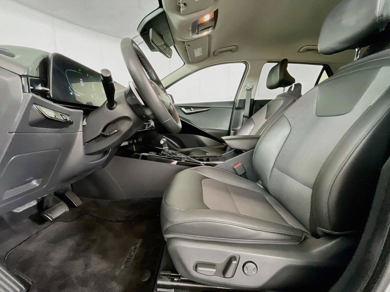 Used 2024 Kia Niro EX FWD image 25