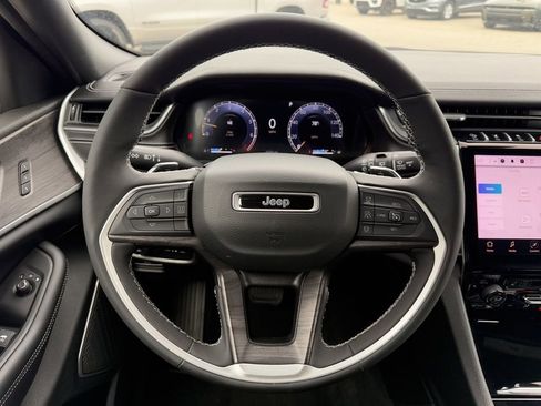 Used 2024 Jeep Grand Cherokee Limited w/ Black Appearance Package image 21