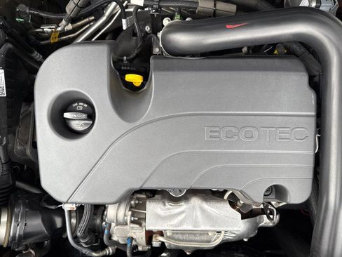 Certified 2024 Chevrolet Equinox LT w/ LPO, Floor Liner Package image 31