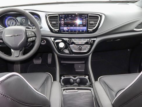 New 2026 Chrysler Pacifica Limited w/ S Appearance Package image 22