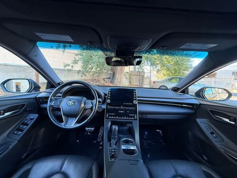Used 2019 Toyota Avalon Touring FWD image 10