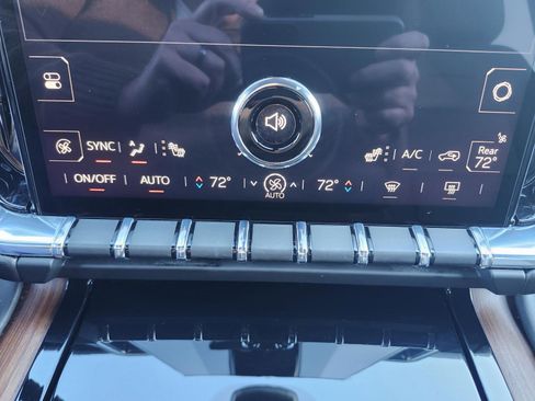 Used 2025 GMC Yukon XL Denali image 25