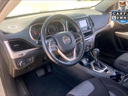 Used 2018 Jeep Cherokee Latitude w/ Altitude Package FWD image 12