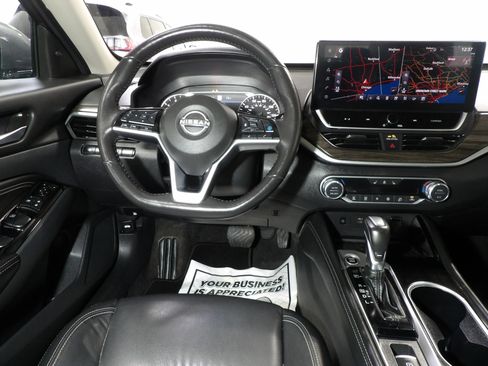 Used 2023 Nissan Altima 2.5 SL FWD image 12
