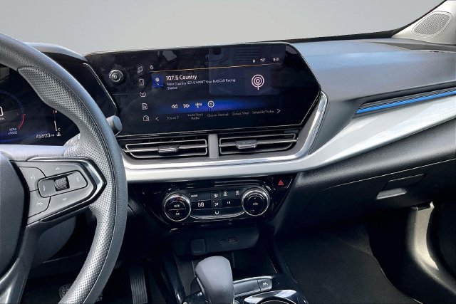 Used 2025 Chevrolet Trax LT FWD image 9