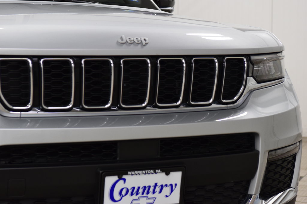 Used 2025 Jeep Grand Cherokee L Limited AWD/4WD image 11