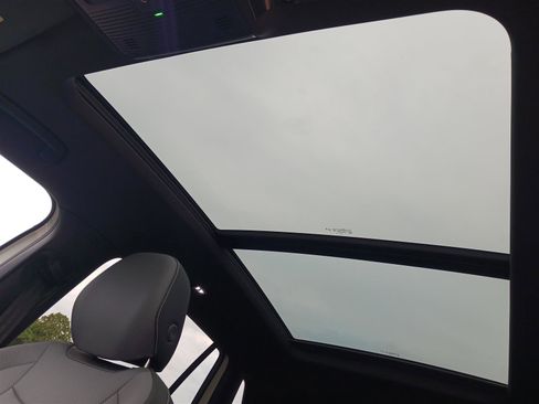 New 2025 Volkswagen Tiguan SE R-Line image 27