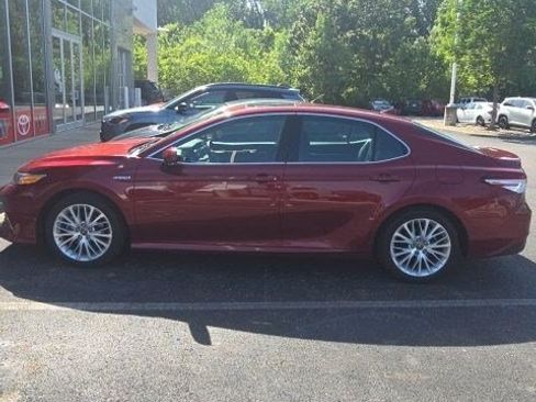 Used 2020 Toyota Camry XLE w/ Driver Assist Package FWD image 3