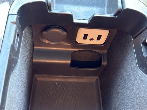 Used 2017 Cadillac XTS Luxury image 30