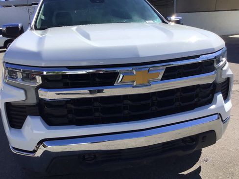 Used 2023 Chevrolet Silverado 1500 LT w/ Z71 Off-Road Package AWD/4WD image 11