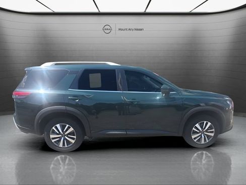 Certified 2025 Nissan Pathfinder SL AWD/4WD image 3