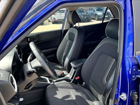 Used 2023 Hyundai Venue Limited image 28