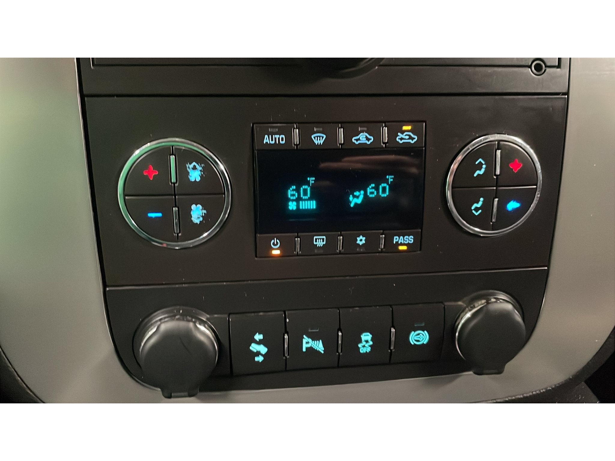 Used 2014 Chevrolet Silverado 3500 LTZ w/ LTZ Plus Package AWD/4WD image 14