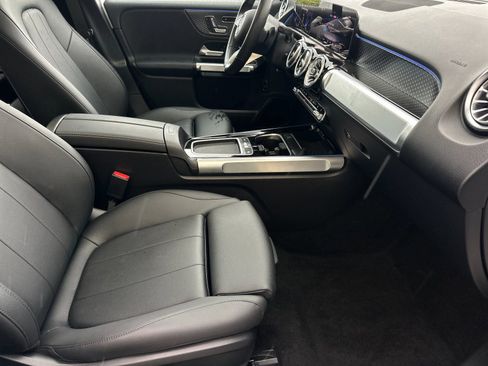 Used 2024 Mercedes-Benz EQB 300 4MATIC image 15