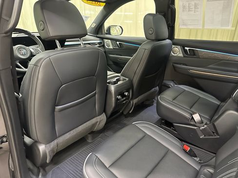 Certified 2025 Buick Enclave Avenir image 19