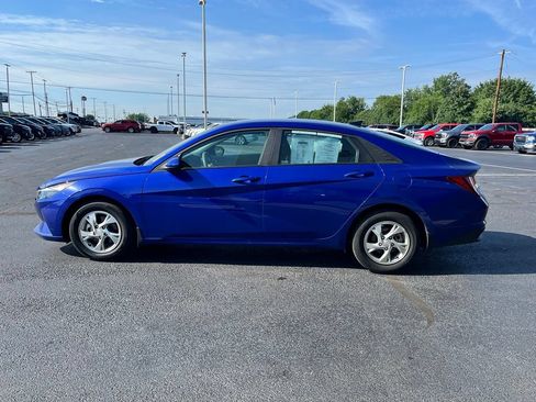 Used 2023 Hyundai Elantra SE FWD image 4