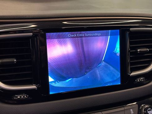 Used 2017 Chrysler Pacifica Touring image 14