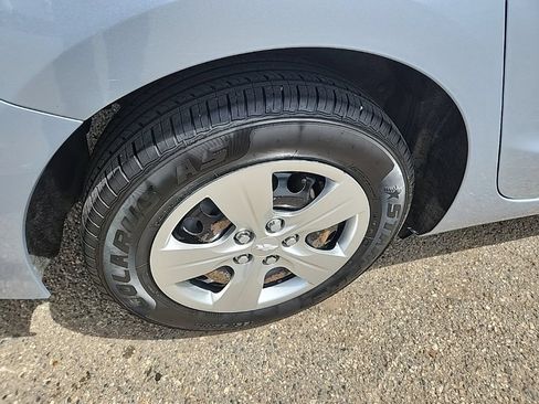 Used 2018 Chevrolet Cruze LS FWD image 38