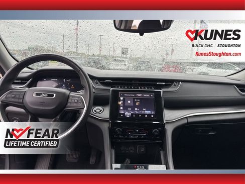 Used 2024 Jeep Grand Cherokee Laredo AWD/4WD image 43