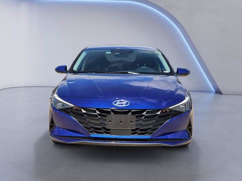 Used 2023 Hyundai Elantra SEL w/ Convenience Package FWD image 2