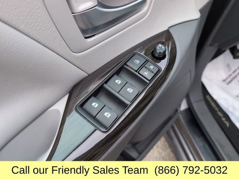 Used 2018 Toyota Sienna XLE Premium image 14