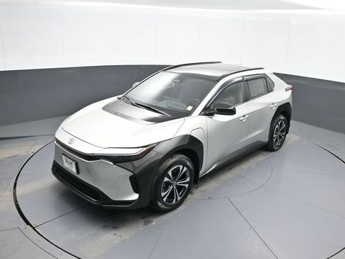 Used 2023 Toyota bZ4X XLE w/ Weather Package image 34