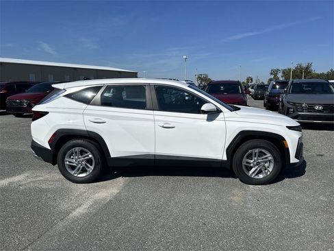 New 2026 Hyundai Tucson SE image 9