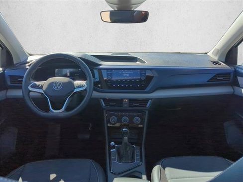 Used 2023 Volkswagen Taos SE w/ Panoramic Sunroof Package FWD image 18