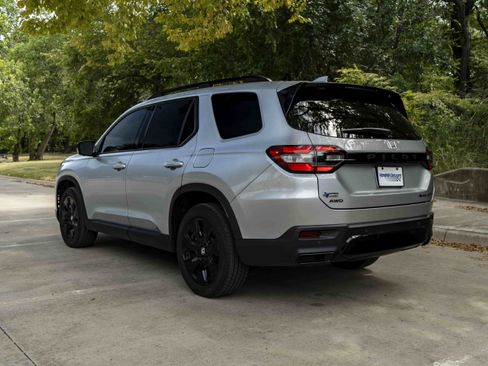 Used 2026 Honda Pilot Black Edition image 7
