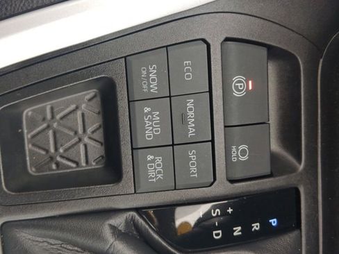 Certified 2021 Toyota RAV4 LE AWD/4WD image 24