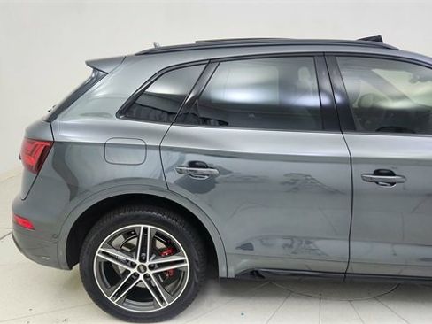 Used 2024 Audi Q5 e Prestige w/ Prestige Package image 7