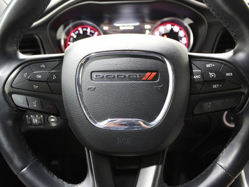 Used 2016 Dodge Challenger R/T image 9