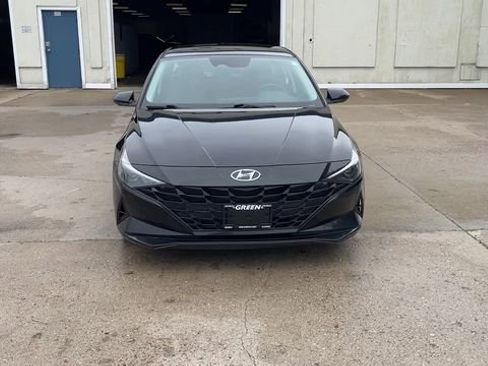 Used 2023 Hyundai Elantra SE FWD image 3