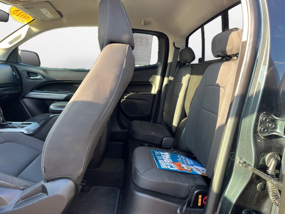 Used 2018 Chevrolet Colorado LT w/ LT Convenience Package RWD image 13