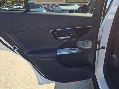 Used 2024 Mercedes-Benz GLC 300 4MATIC image 16