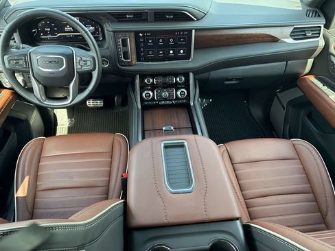 Used 2023 GMC Yukon Denali Ultimate AWD/4WD image 16
