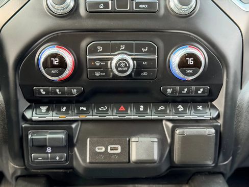 Used 2021 GMC Sierra 3500 AT4 w/ AT4 Premium Plus Package AWD/4WD image 22