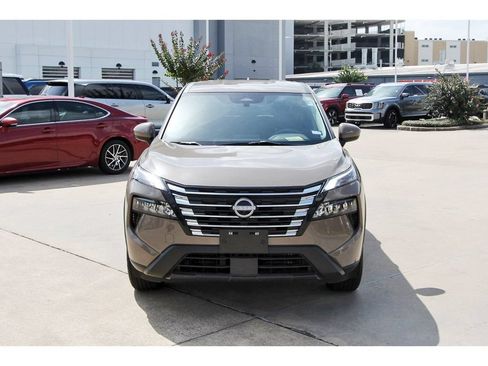 Used 2024 Nissan Rogue SV FWD image 2