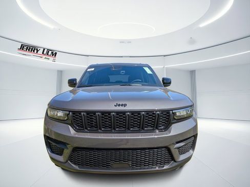 New 2025 Jeep Grand Cherokee Altitude image 7