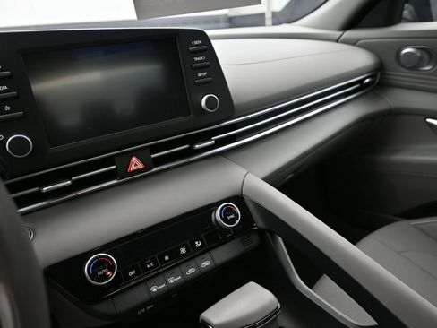 Certified 2025 Hyundai Elantra Sport image 21