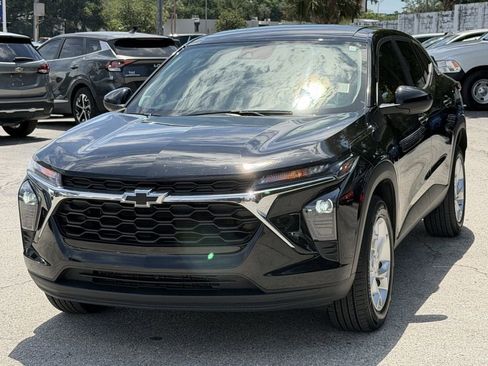 Used 2024 Chevrolet Trax LS w/ LS Convenience Package FWD image 10