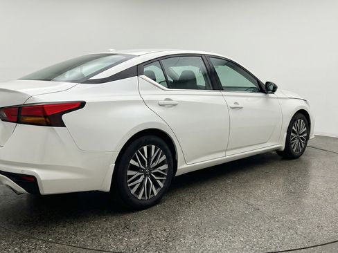 Used 2025 Nissan Altima 2.5 SV FWD image 9