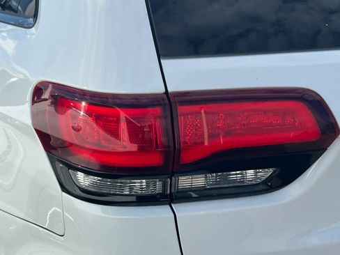 Used 2019 Jeep Grand Cherokee Altitude AWD/4WD image 20