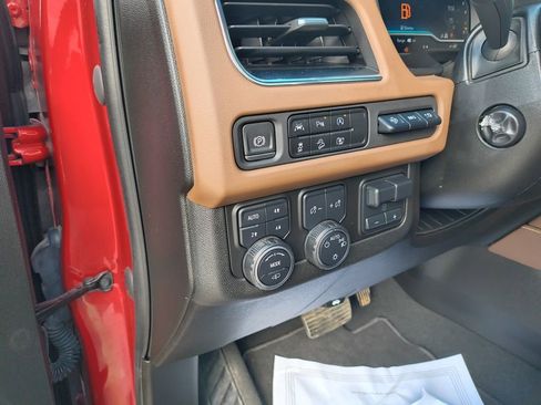 Used 2023 Chevrolet Suburban High Country image 27