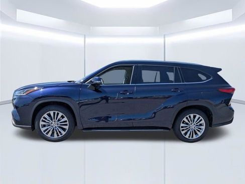 Used 2023 Toyota Highlander Platinum FWD image 7