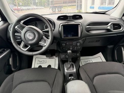Used 2023 Jeep Renegade Latitude AWD/4WD image 12