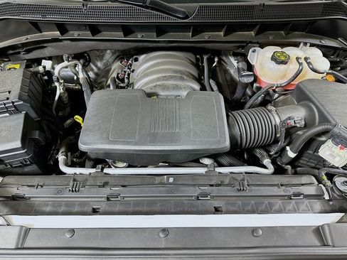 Used 2022 Chevrolet Silverado 1500 High Country w/ Technology Package image 32