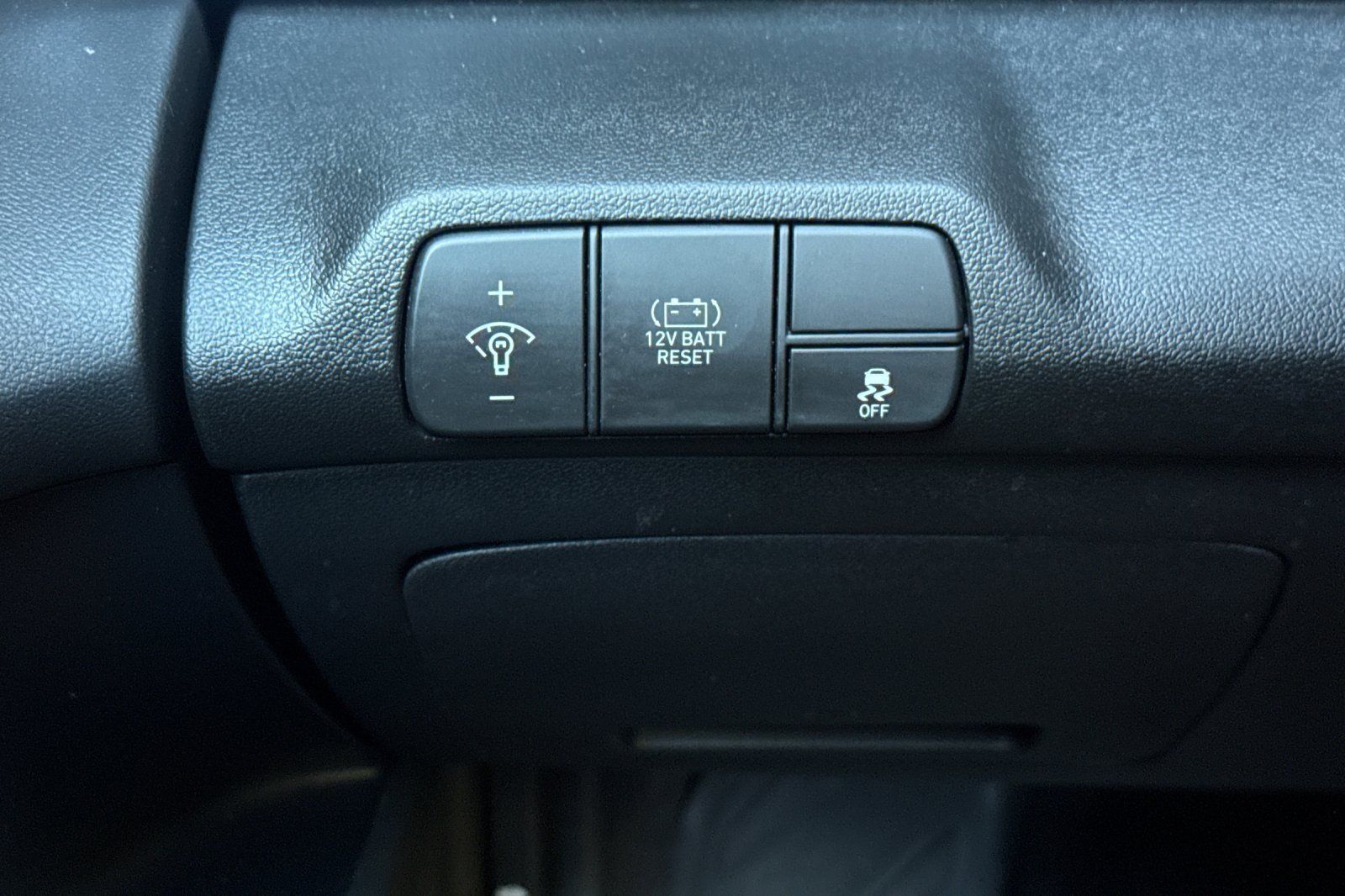 Used 2024 Hyundai Elantra Limited FWD image 37