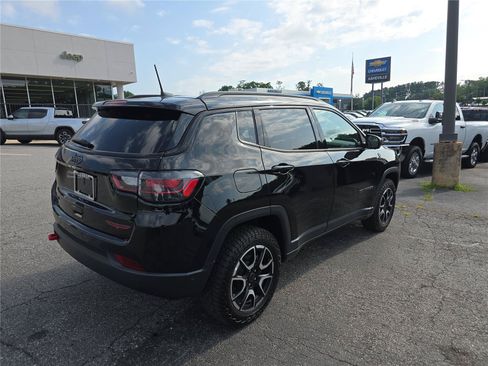Used 2025 Jeep Compass Trailhawk w/ Trailhawk Elite Group AWD/4WD image 3