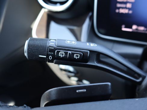 Used 2024 Mercedes-Benz GLC 300 4MATIC image 21